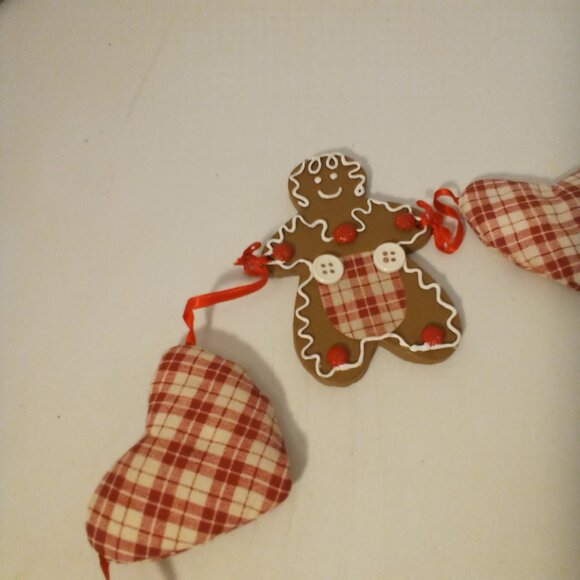 House Of Lloyd Gingerhearts Garland Christmas Around The World 1996 - Picture 3 of 12